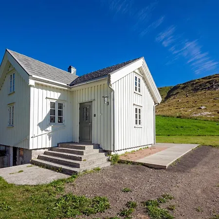 Arctic Waves Cottage, Haukland Leknes Exterior photo